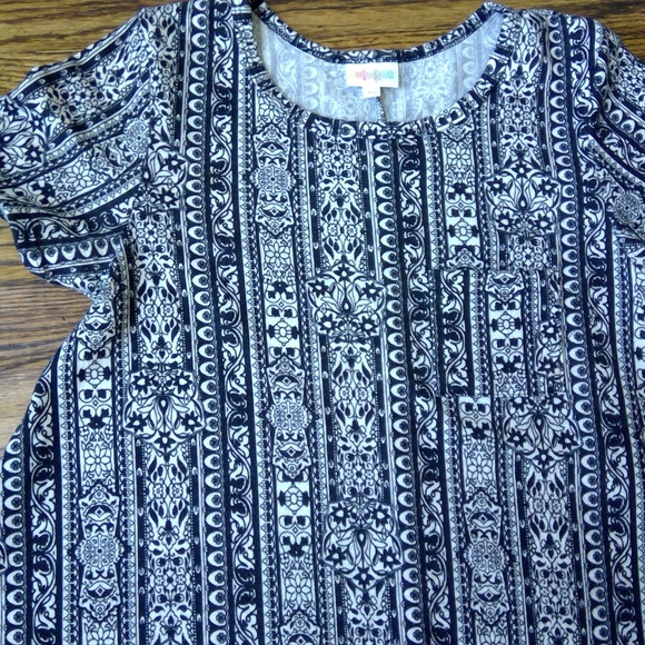 LulaRoe T-Shirt Dress W/ Pocket Patterened Size XS - Picture 2 of 7